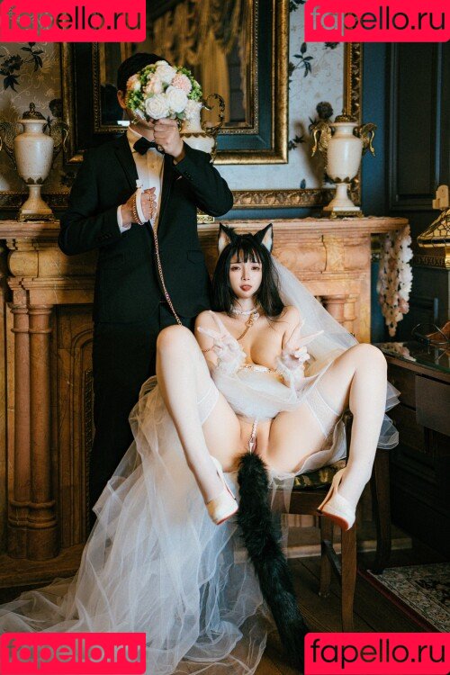 落落Raku Onlyfans Photo Gallery 