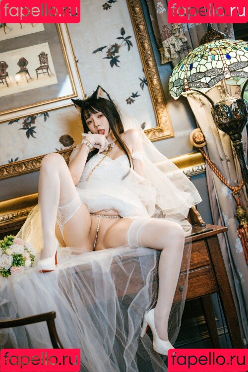 落落Raku Onlyfans Photo Gallery 