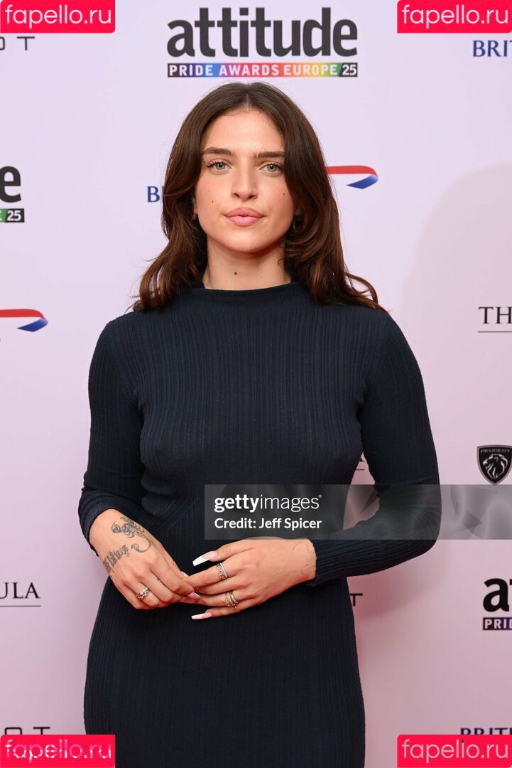 Mae Muller Onlyfans Photo Gallery 