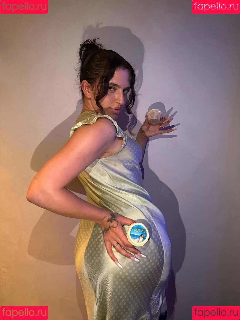 Mae Muller Onlyfans Photo Gallery 