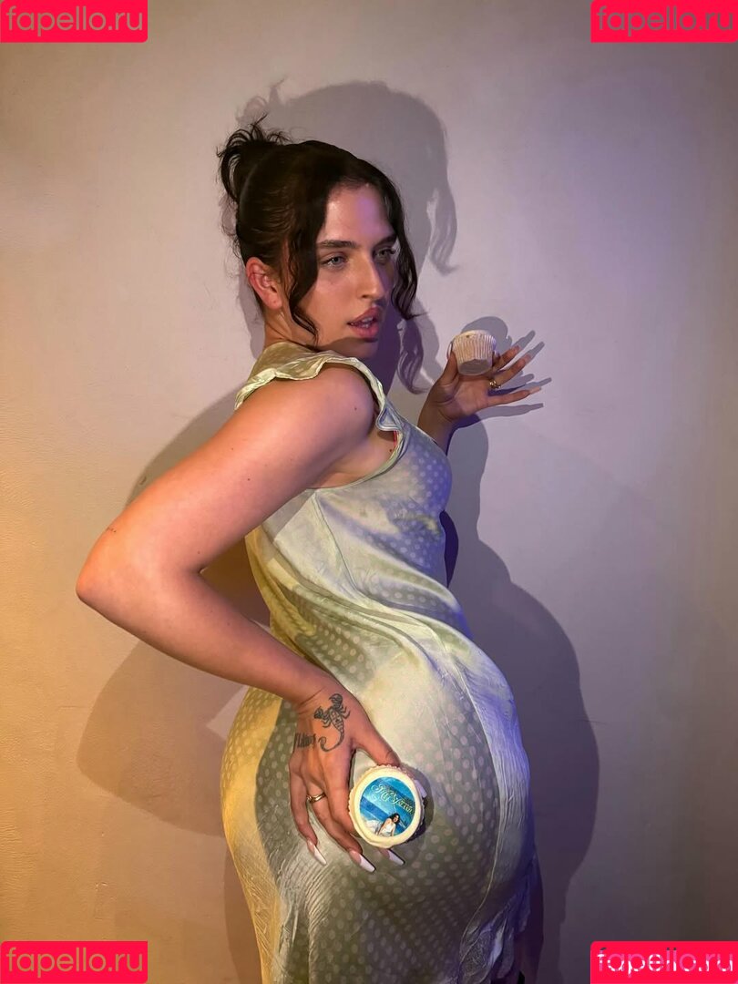 Mae Muller Onlyfans Photo Gallery 