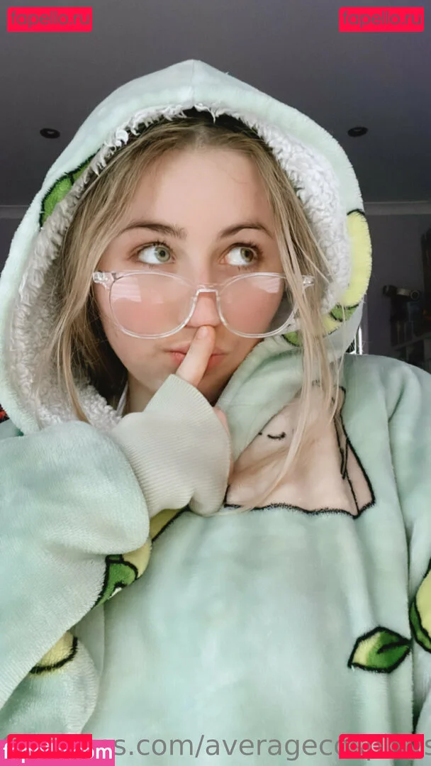 averagecosplays Onlyfans Photo Gallery 