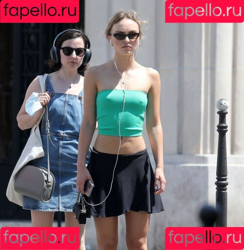 Lily-Rose Depp Onlyfans Photo Gallery 