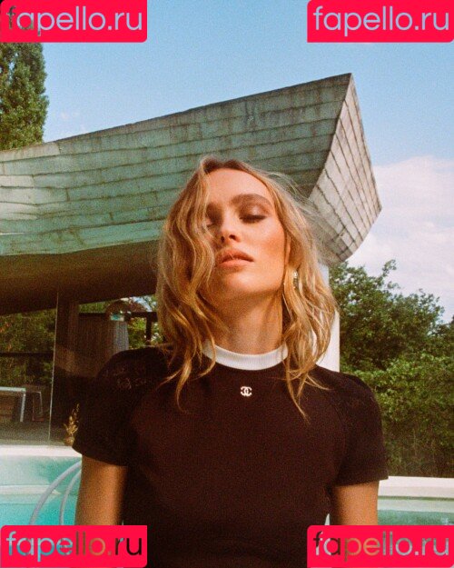 Lily-Rose Depp Onlyfans Photo Gallery 