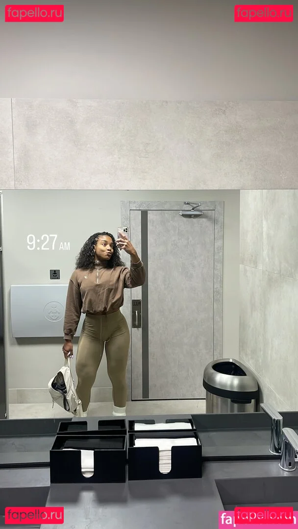 aaaaayevuh Onlyfans Photo Gallery 