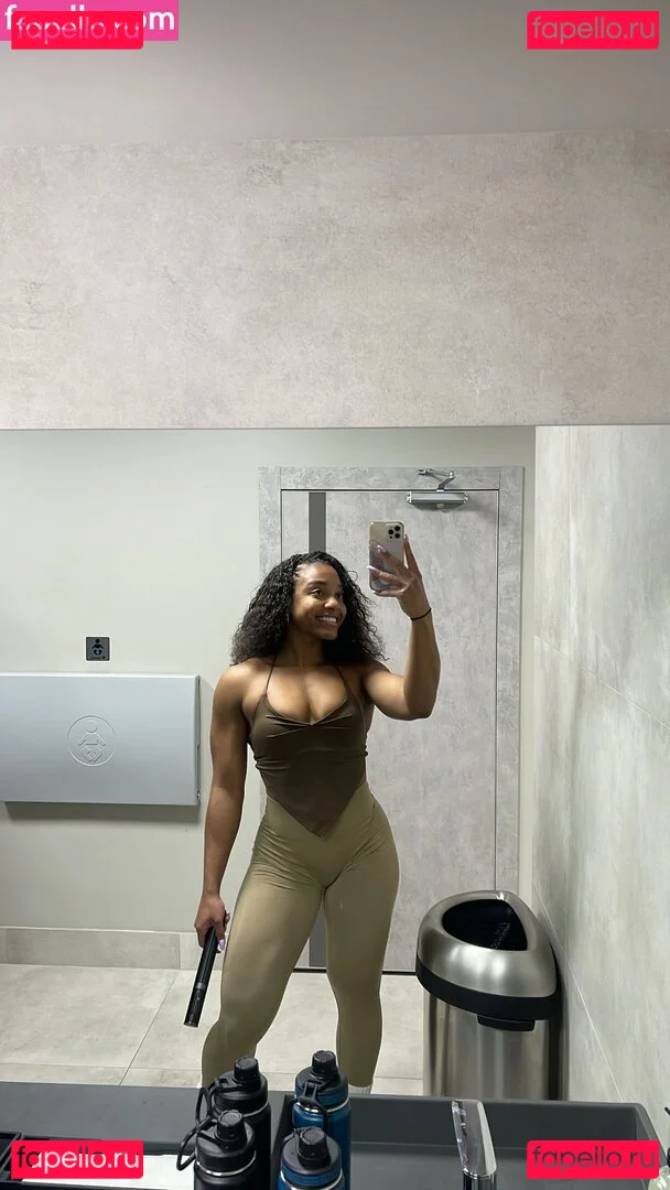 aaaaayevuh Onlyfans Photo Gallery 