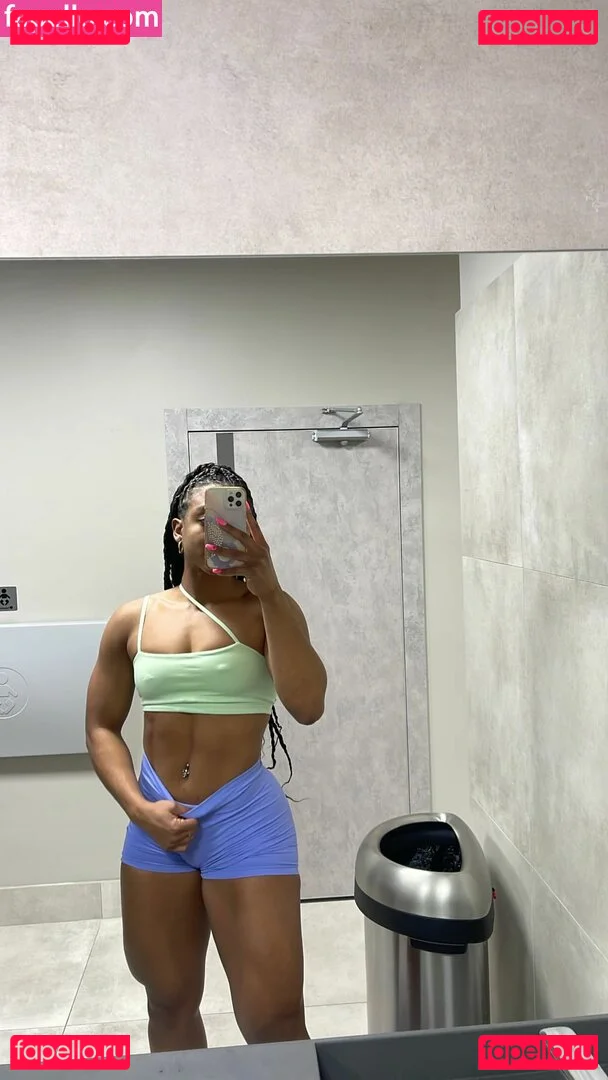 aaaaayevuh Onlyfans Photo Gallery 