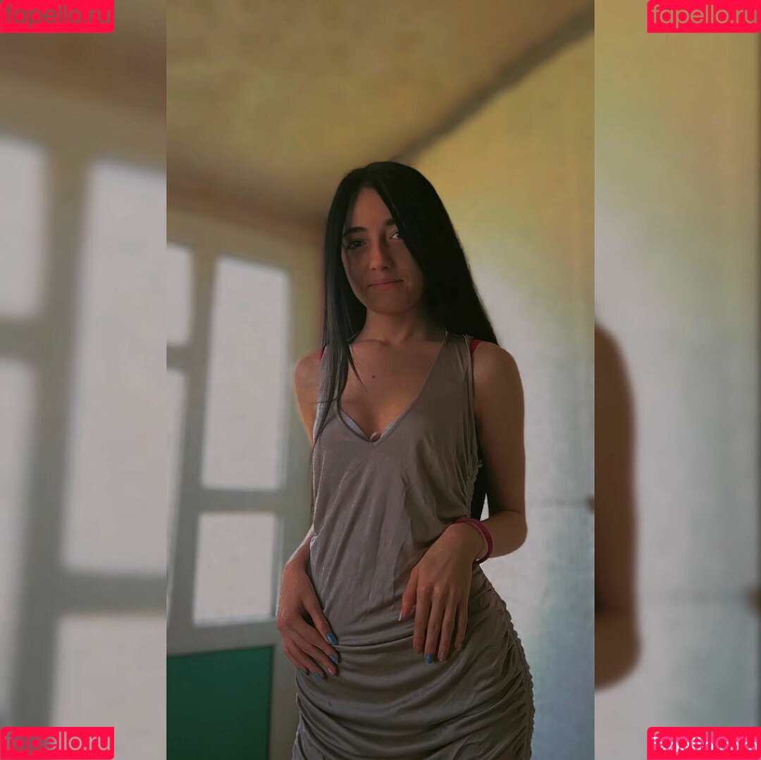 alymaria18 Onlyfans Photo Gallery 