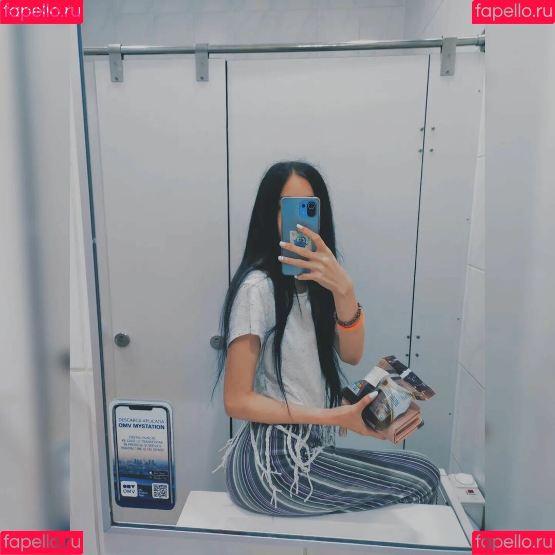 alymaria18 Onlyfans Photo Gallery 