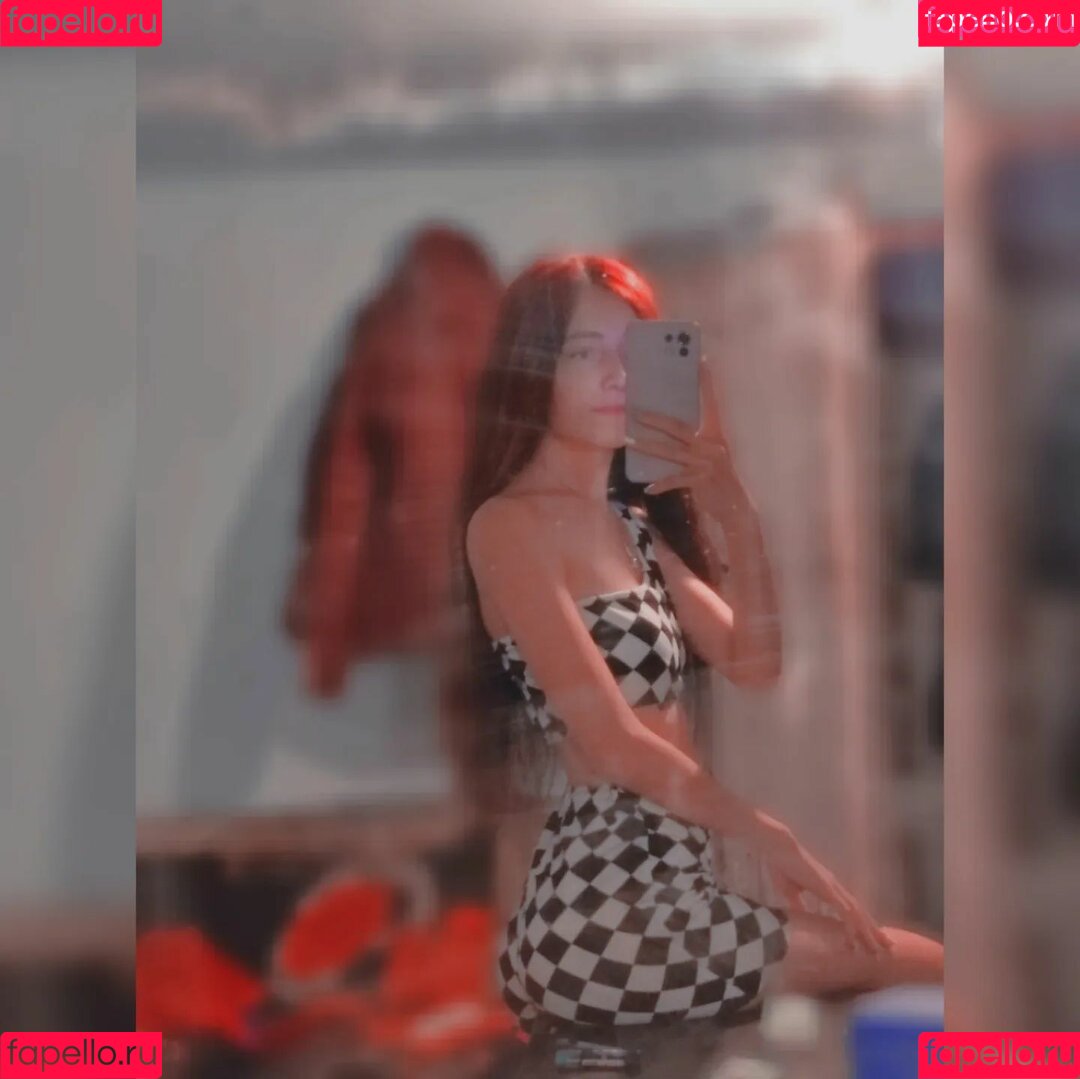 alymaria18 Onlyfans Photo Gallery 