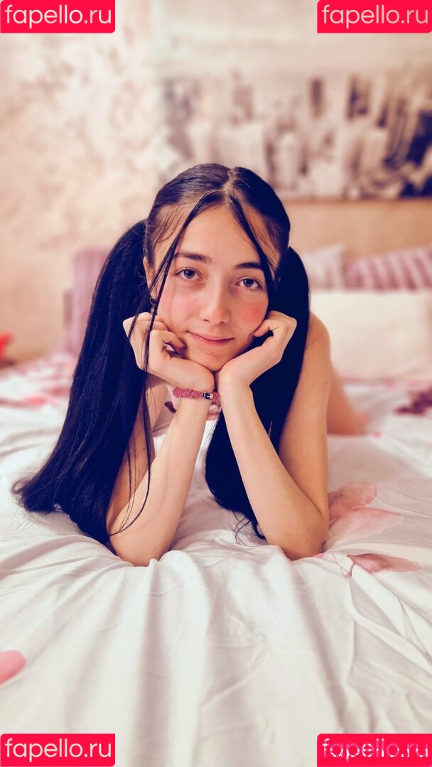 alymaria18 Onlyfans Photo Gallery 