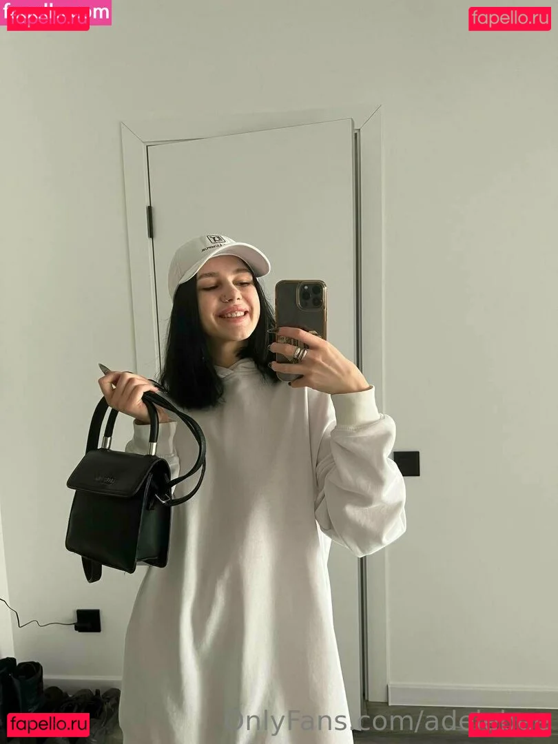 adelebee Onlyfans Photo Gallery 