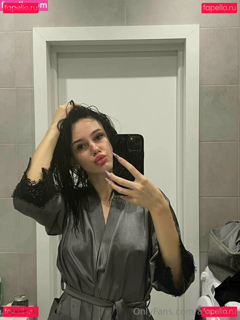 adelebee Onlyfans Photo Gallery 