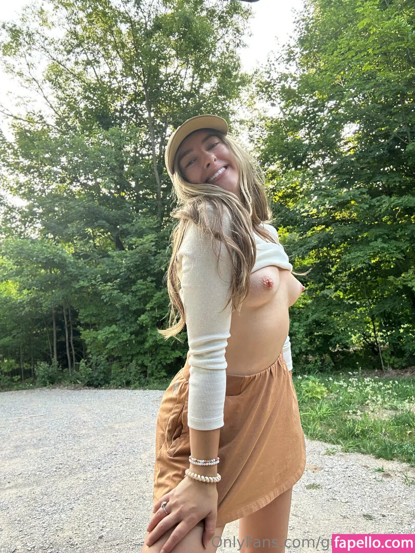 GuessWhoX2 Onlyfans Photo Gallery 