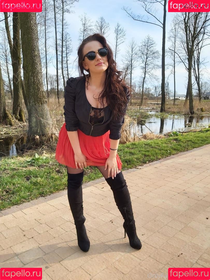 nylnes Onlyfans Photo Gallery 