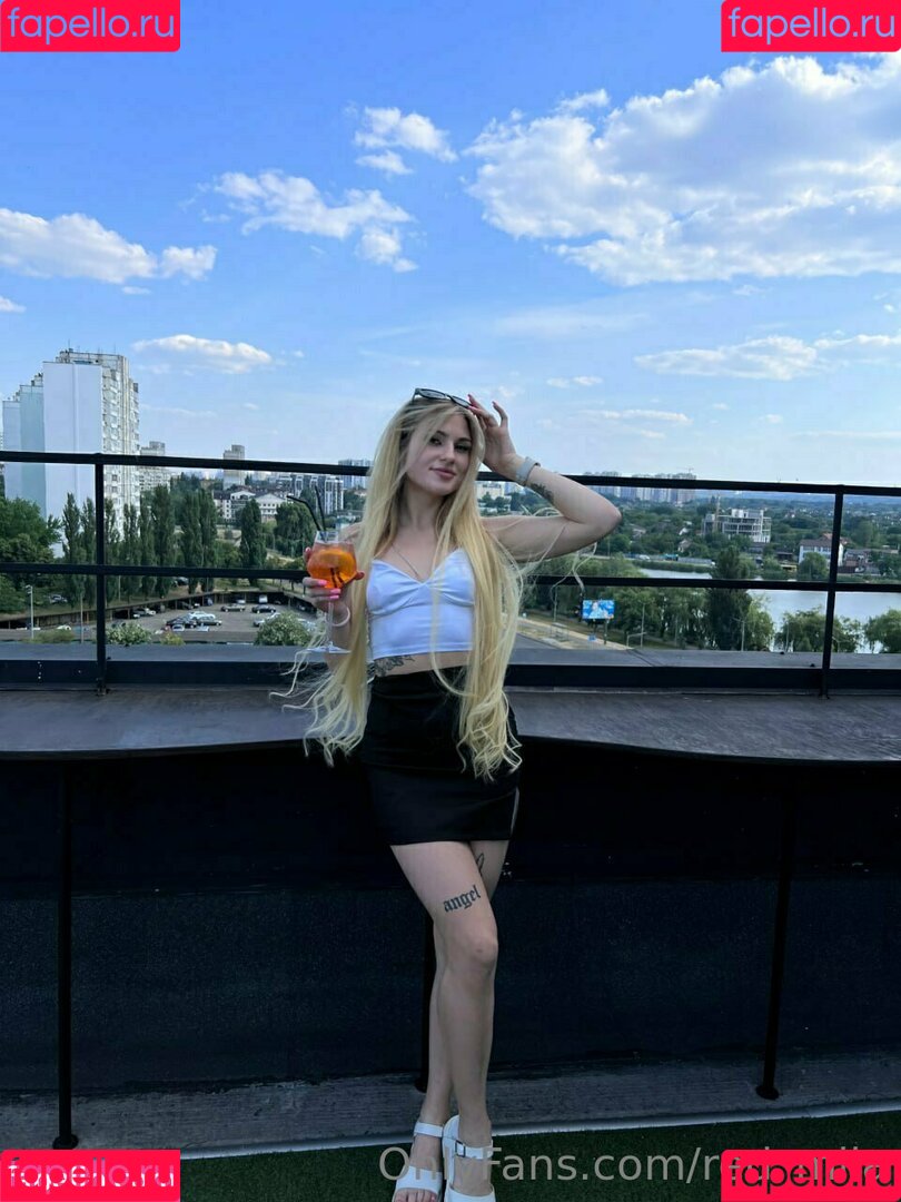 red_mila Onlyfans Photo Gallery 