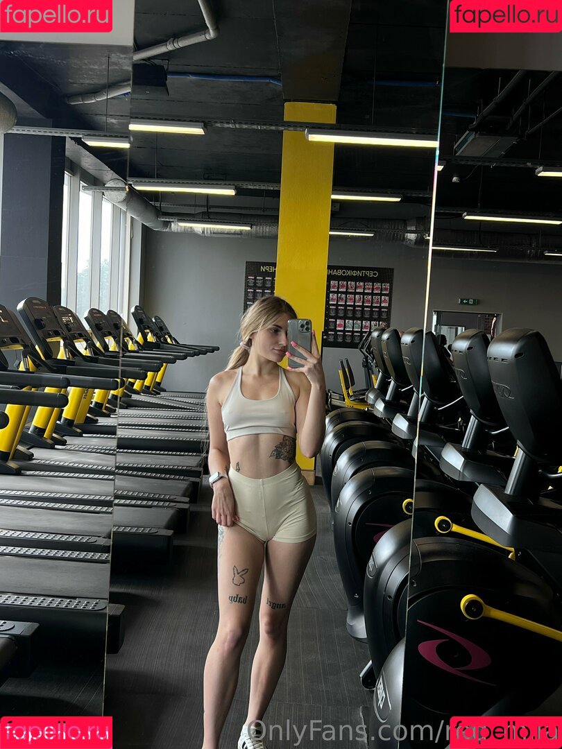 red_mila Onlyfans Photo Gallery 