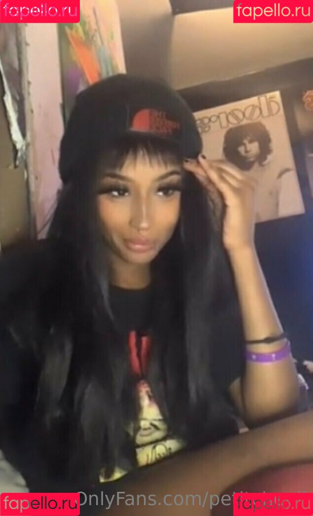 petitchepii Onlyfans Photo Gallery 