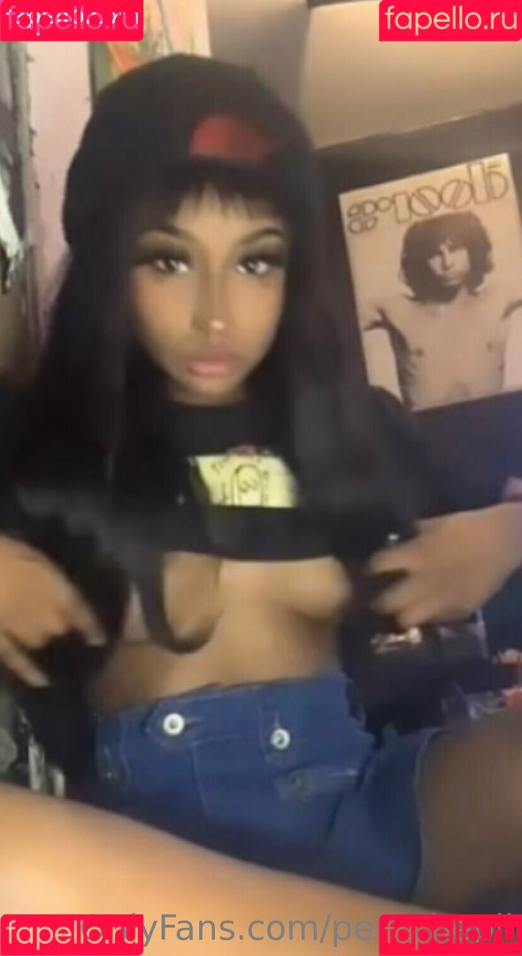 petitchepii Onlyfans Photo Gallery 