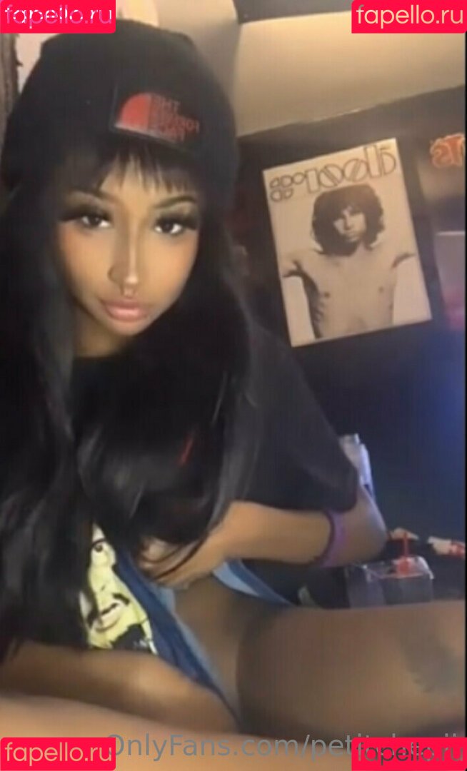 petitchepii Onlyfans Photo Gallery 