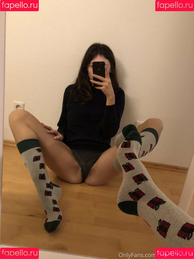 sarahs_socks Onlyfans Photo Gallery 