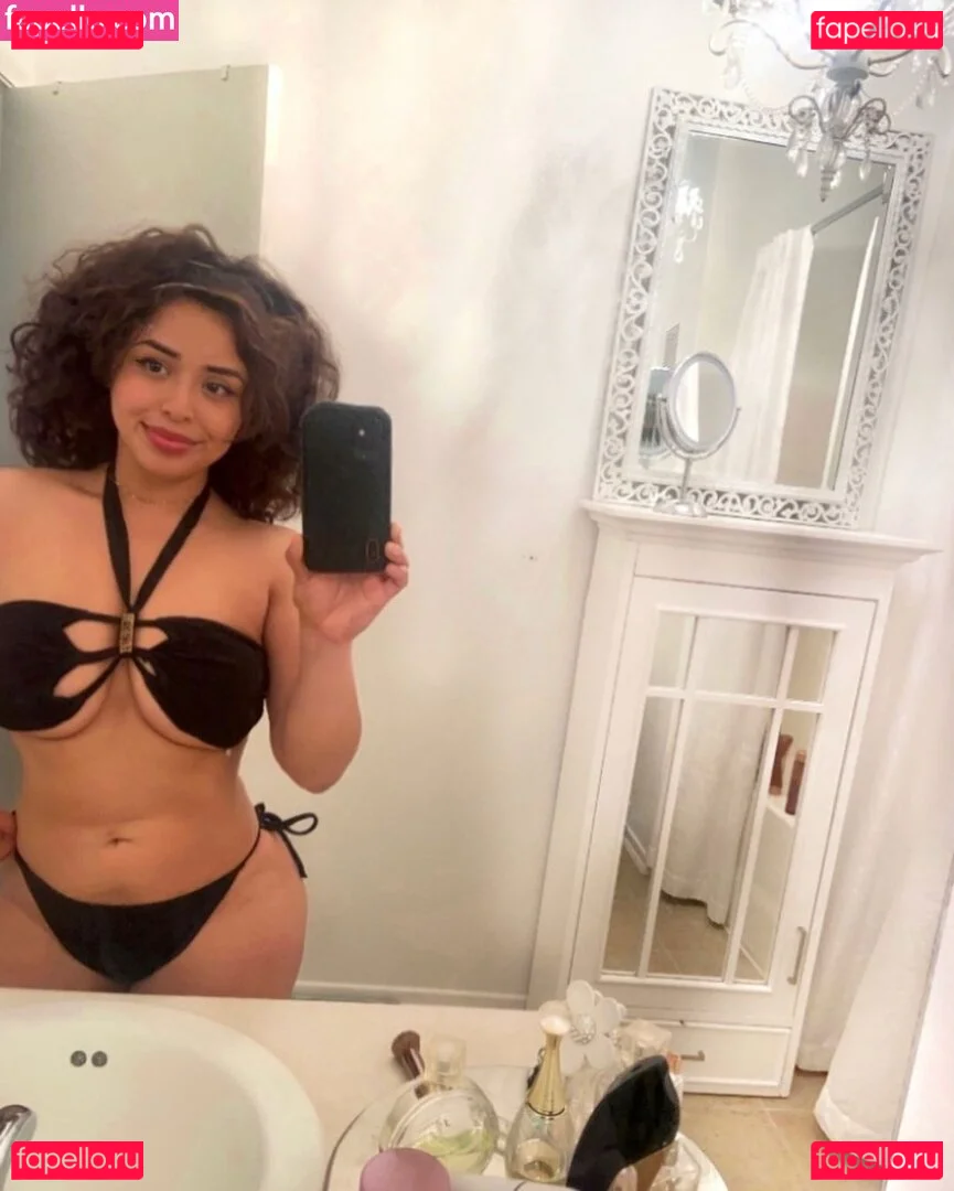 Sarai Fonseca Onlyfans Photo Gallery 