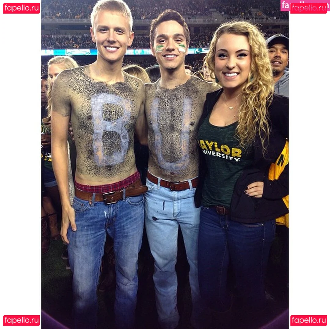 Caroline Wall Onlyfans Photo Gallery 