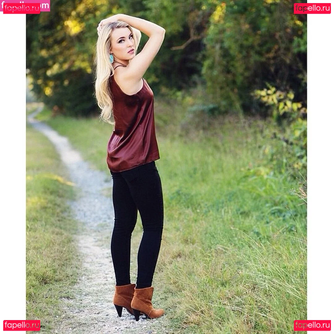 Caroline Wall Onlyfans Photo Gallery 