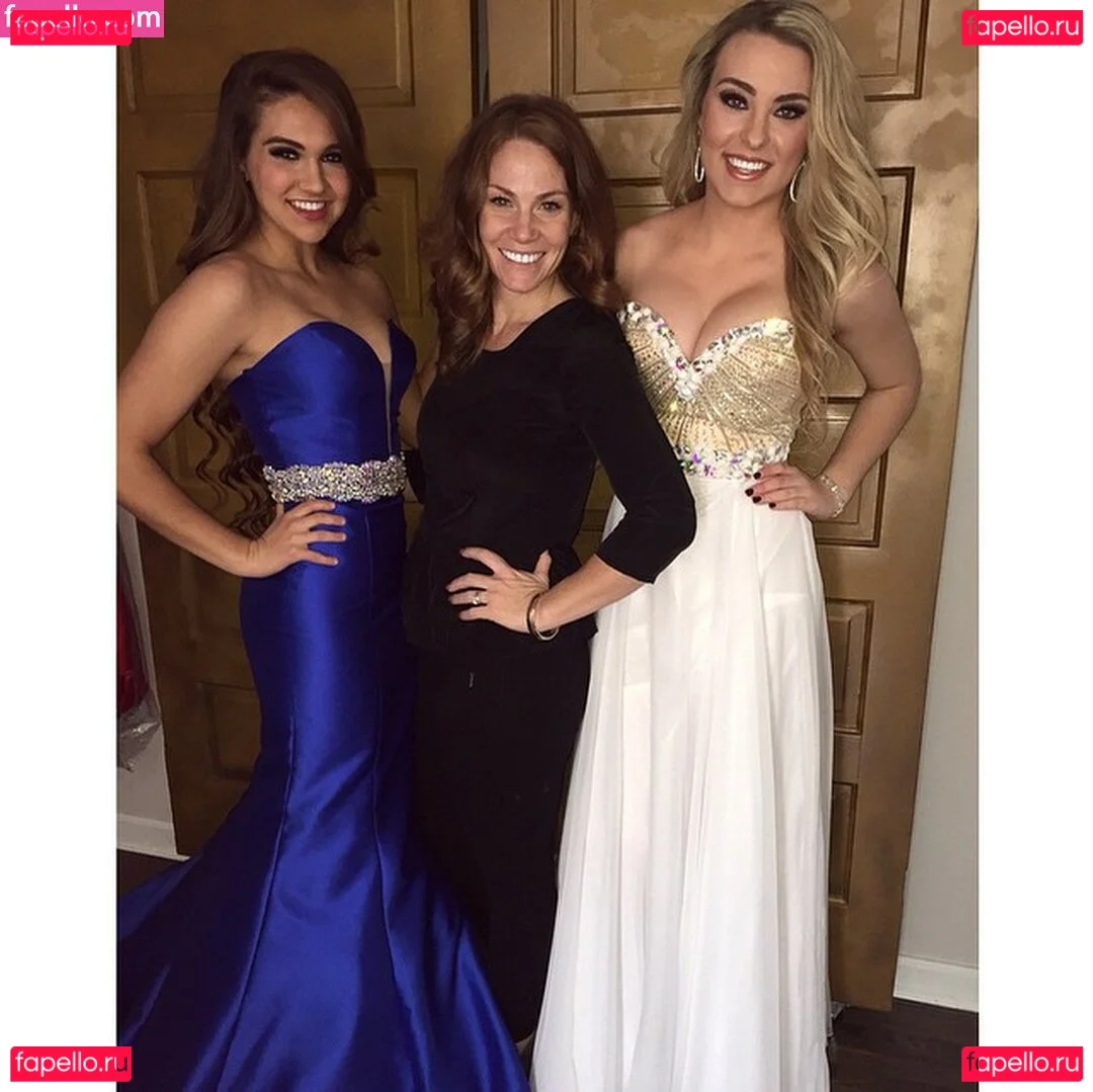 Caroline Wall Onlyfans Photo Gallery 