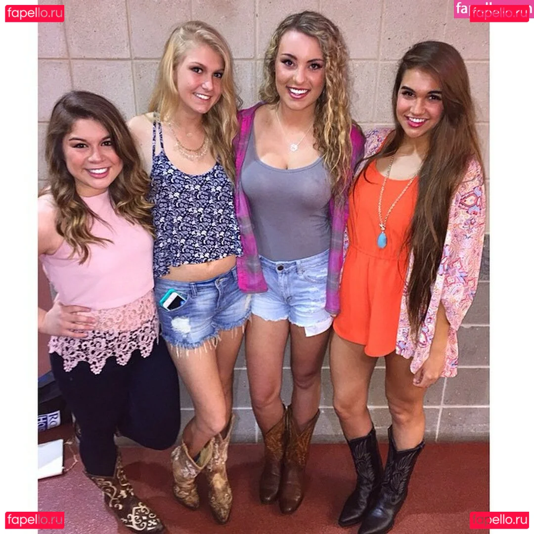 Caroline Wall Onlyfans Photo Gallery 