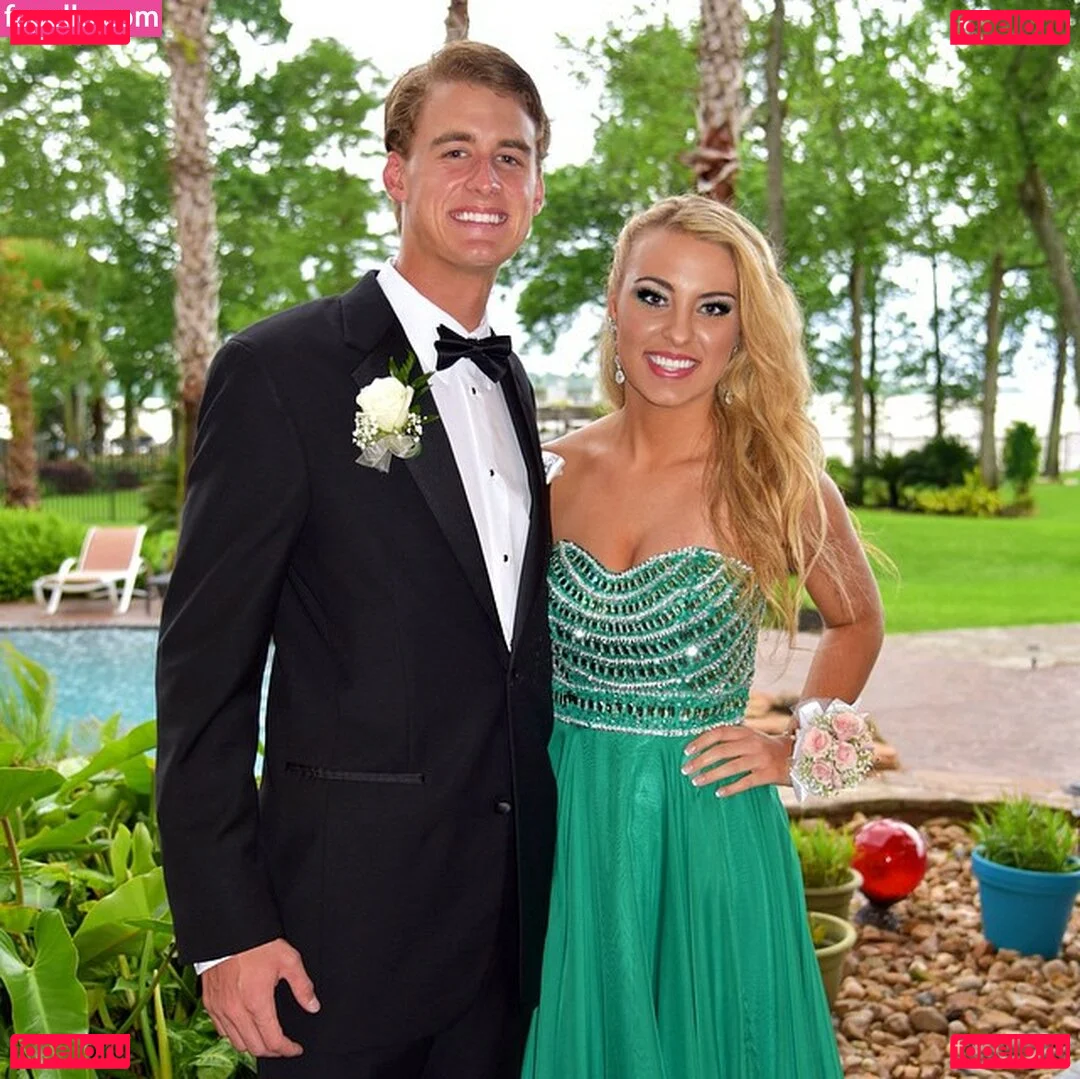 Caroline Wall Onlyfans Photo Gallery 