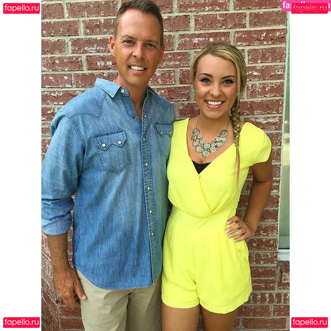 Caroline Wall Onlyfans Photo Gallery 