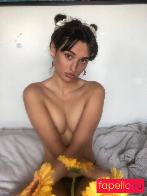 Li-lana Onlyfans Photo Gallery 