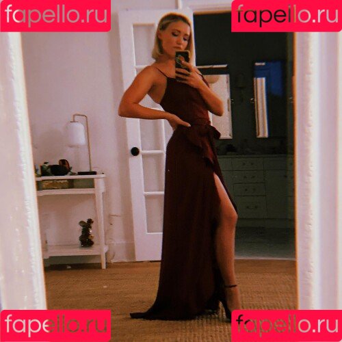 Emily Osment Onlyfans Photo Gallery 