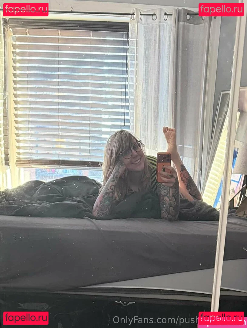 PushingUpRoses Onlyfans Photo Gallery 