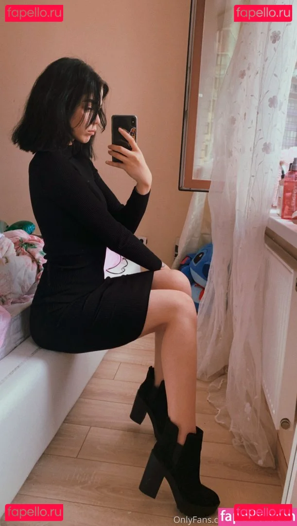 beebuzz Onlyfans Photo Gallery 