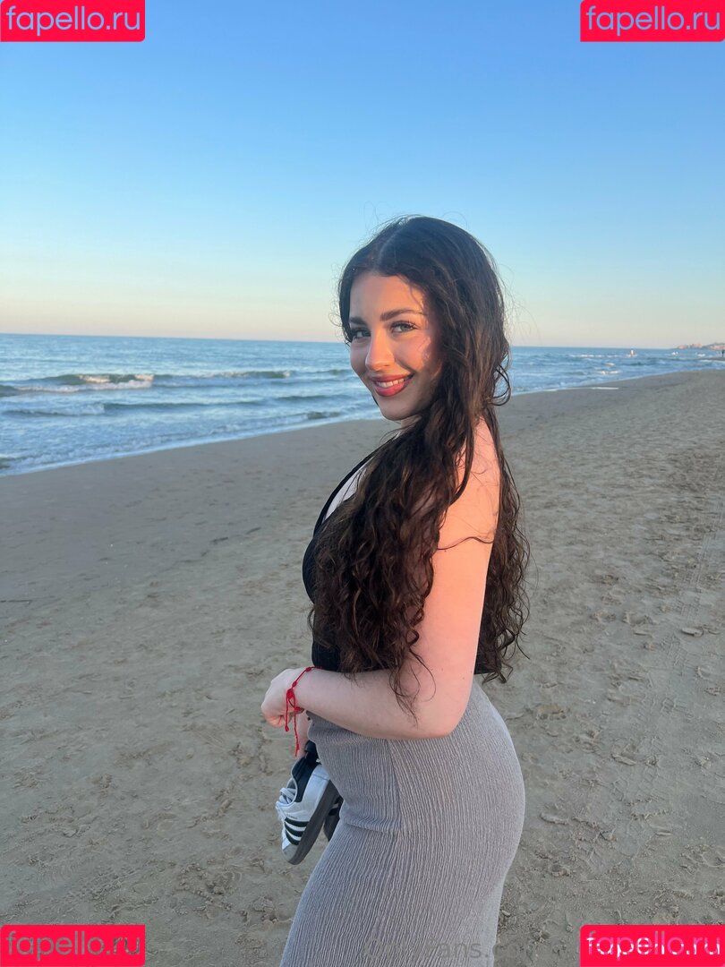 yourlittlenoa Onlyfans Photo Gallery 