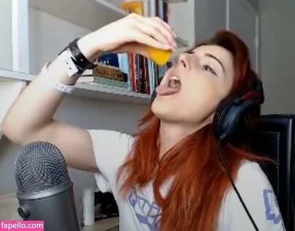 AnnieFuchsia Onlyfans Photo Gallery 