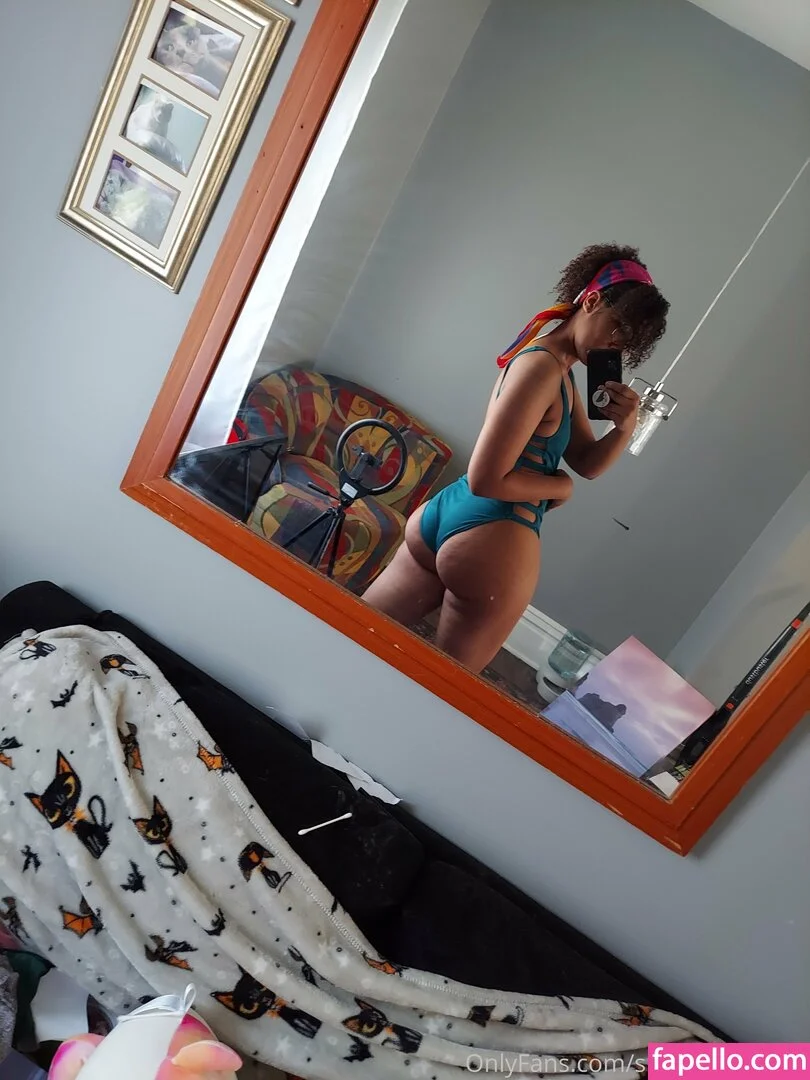 Slightly Expired Onlyfans Photo Gallery 