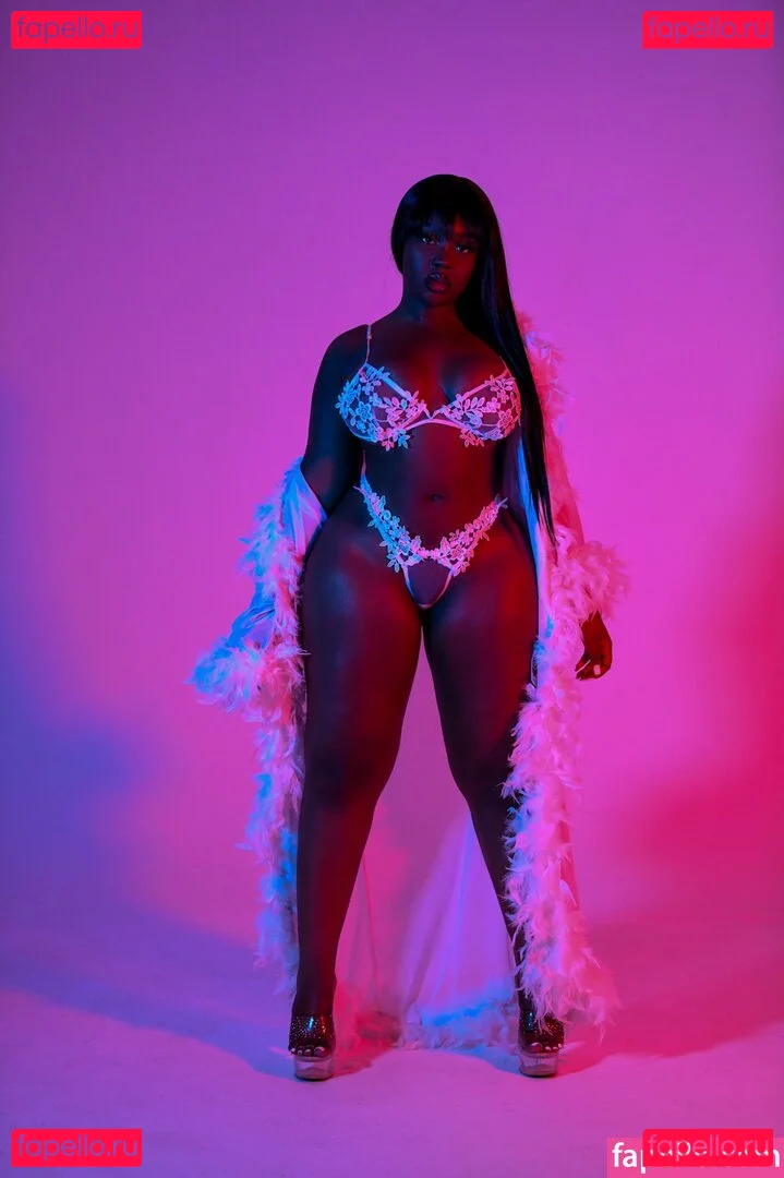 Chocolate Goddess Onlyfans Photo Gallery 