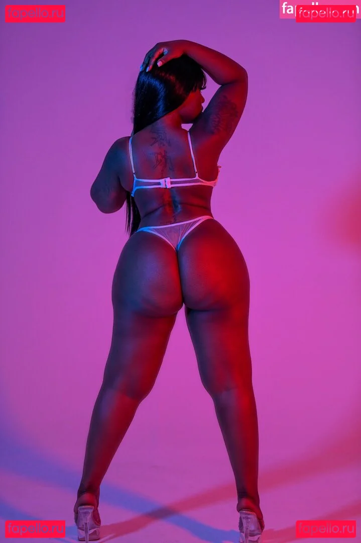 Chocolate Goddess Onlyfans Photo Gallery 