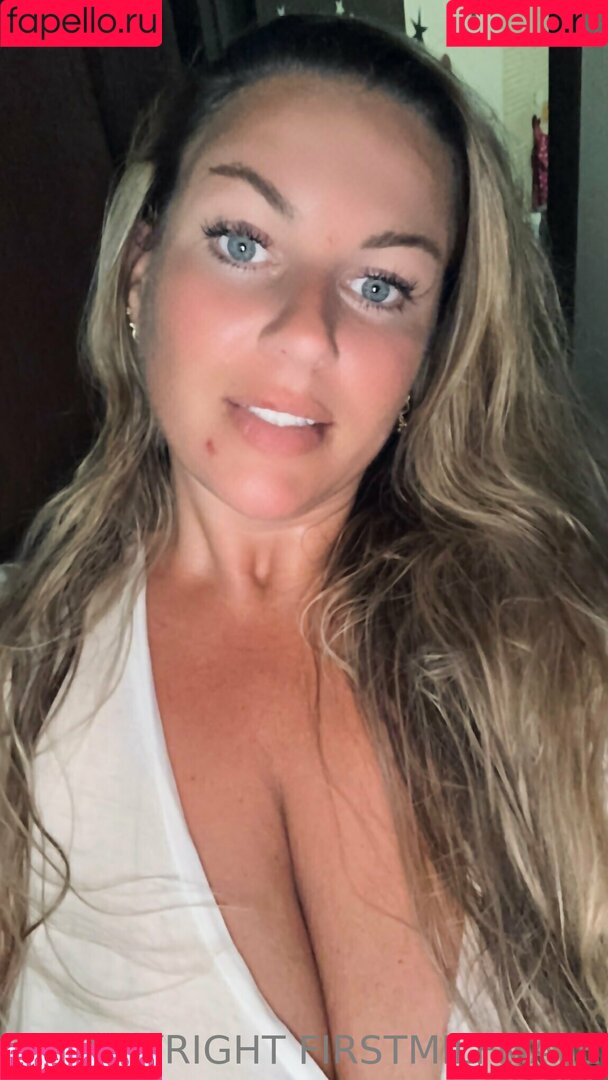 firstmilfmate Onlyfans Photo Gallery 