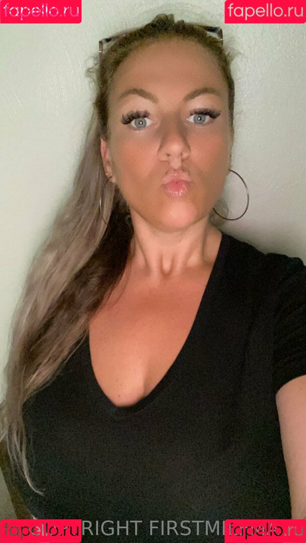 firstmilfmate Onlyfans Photo Gallery 