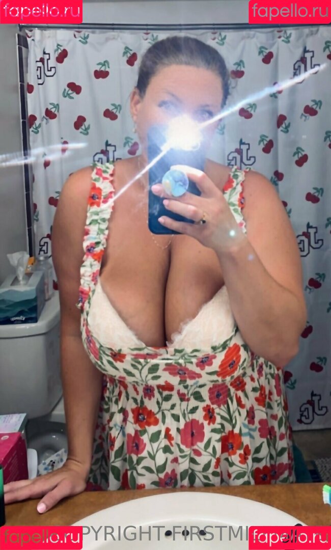 firstmilfmate Onlyfans Photo Gallery 