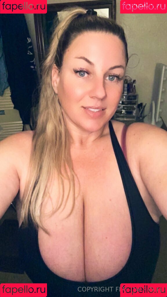 firstmilfmate Onlyfans Photo Gallery 