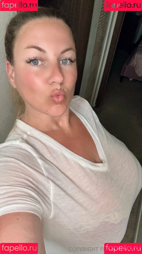 firstmilfmate Onlyfans Photo Gallery 