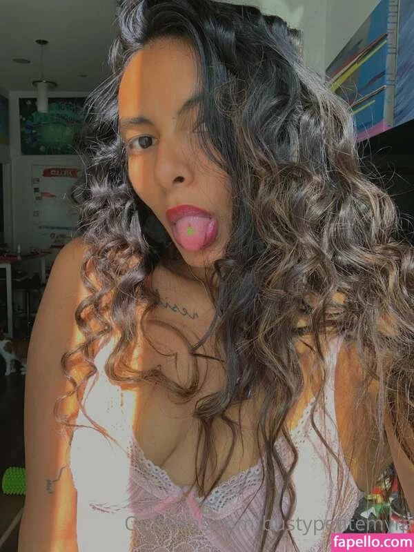 bustypetitemyra Onlyfans Photo Gallery 