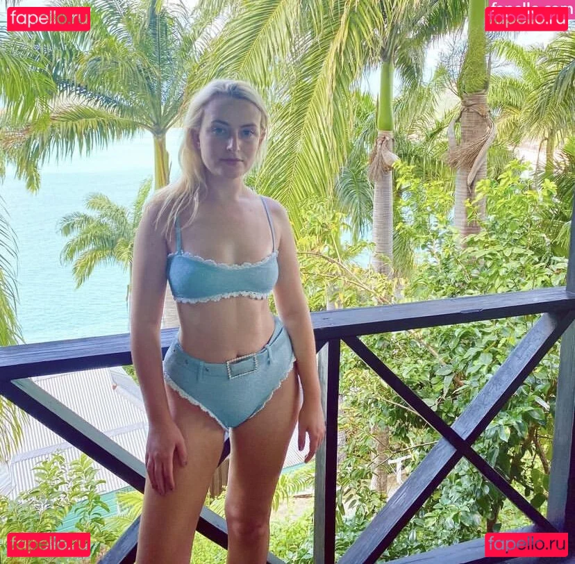 Amelia Dimoldenberg Onlyfans Photo Gallery 