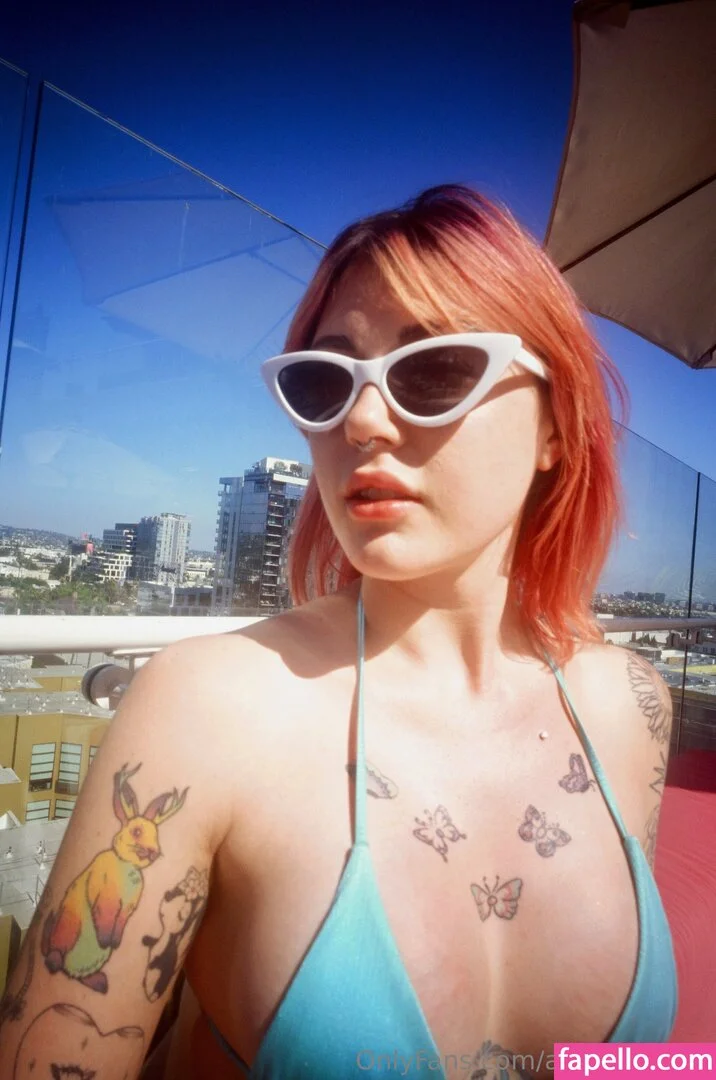 aziebugxfree Onlyfans Photo Gallery 