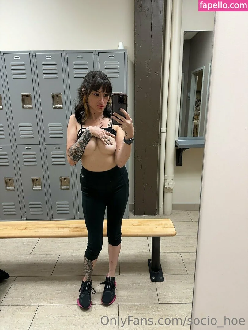 socio_hoe Onlyfans Photo Gallery 